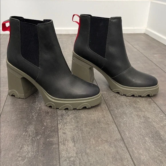 Like NEW! Leather Sorel Brex Heel Lug Chelsea Boot in Olive Green, size 8 - Picture 3 of 11